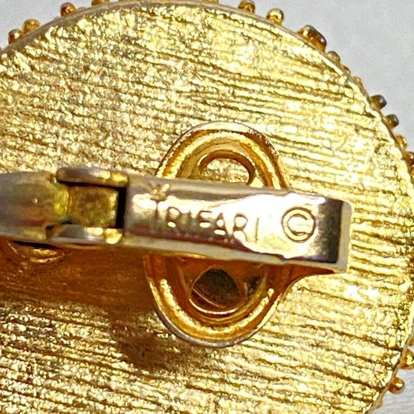 Trifari Earrings Large White Dome Cabochon Stone Gold Tone Hob Knob Setting - Picture 8 of 9